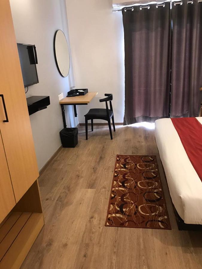 Hotel Aarkay Palace Badarpur ภายนอก รูปภาพ