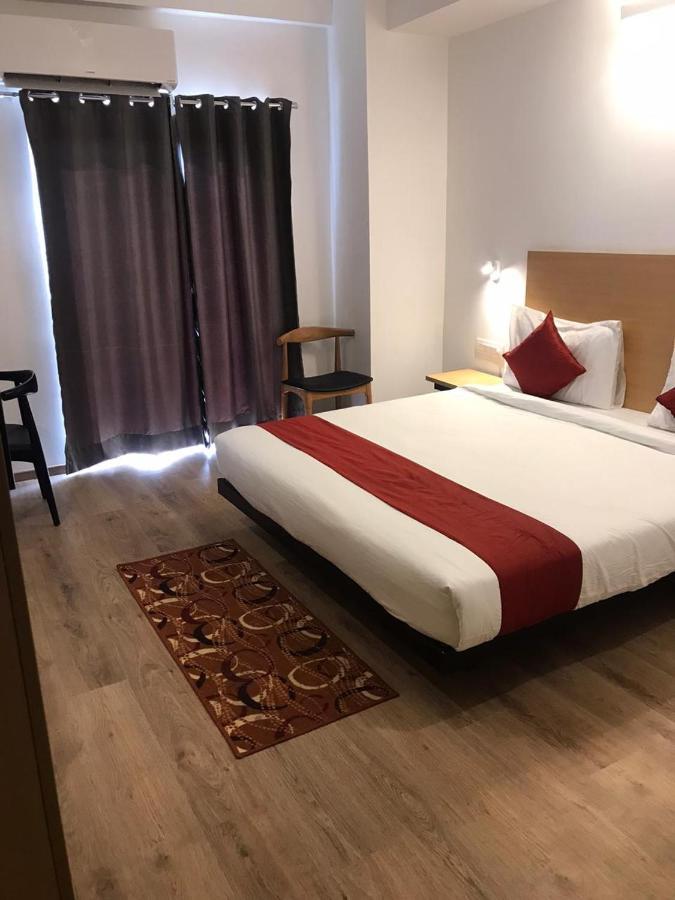 Hotel Aarkay Palace Badarpur ภายนอก รูปภาพ