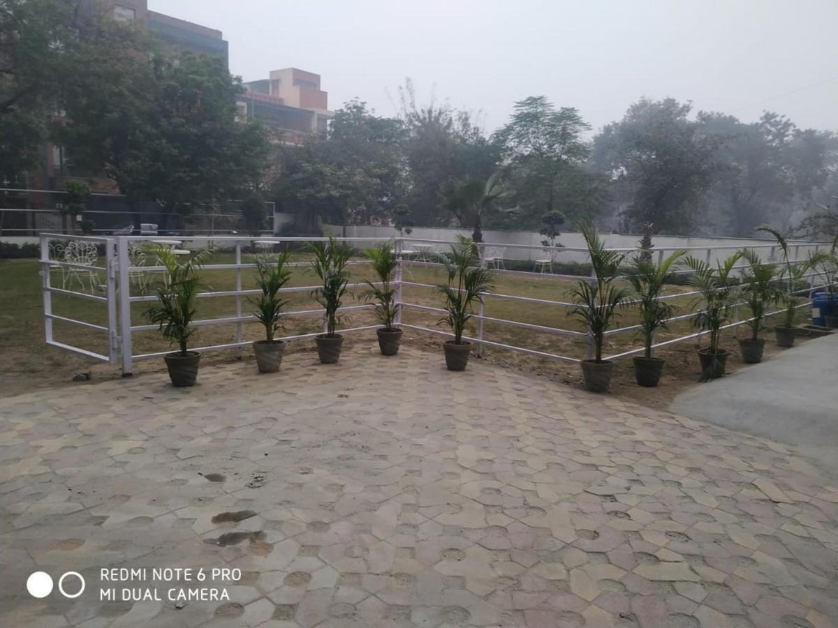 Hotel Aarkay Palace Badarpur ภายนอก รูปภาพ