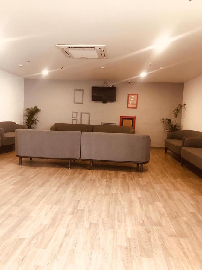 Hotel Aarkay Palace Badarpur ภายนอก รูปภาพ