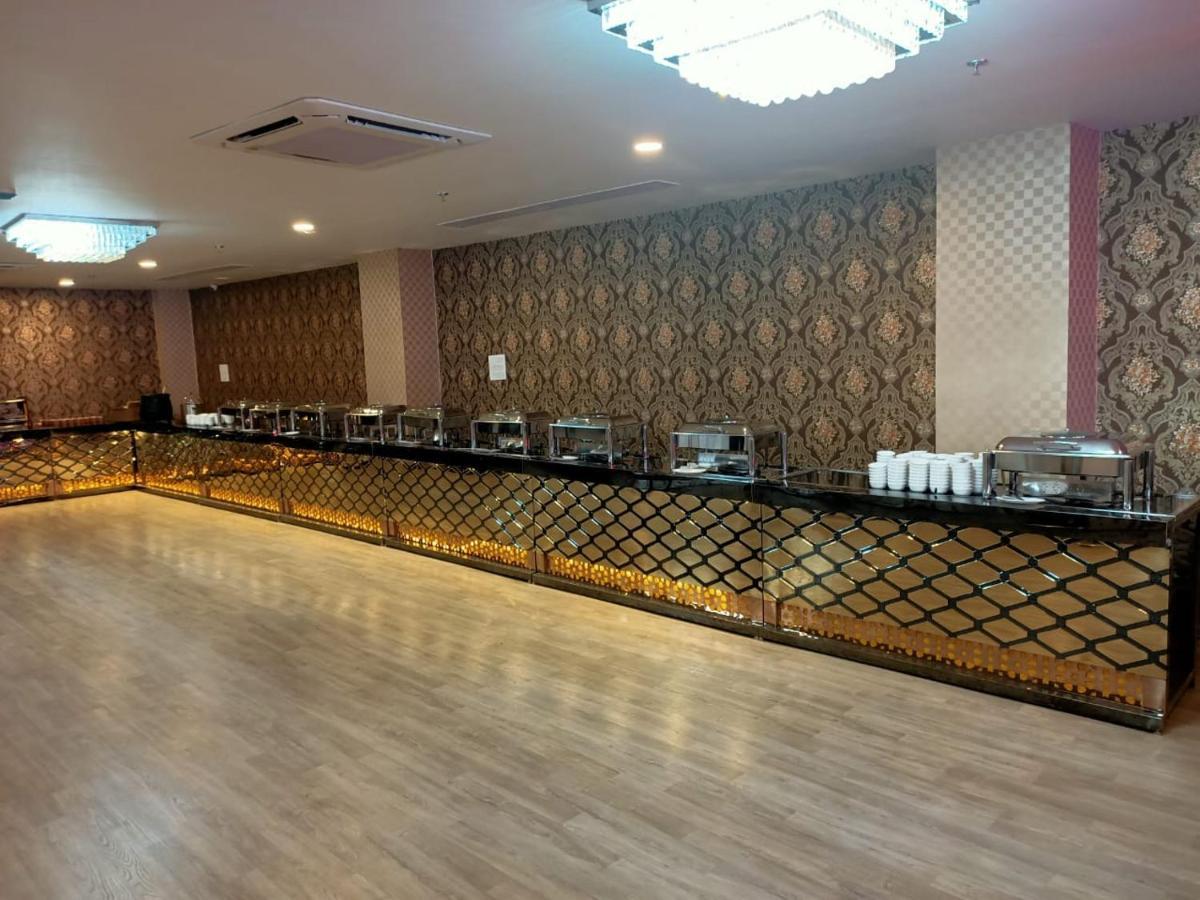 Hotel Aarkay Palace Badarpur ภายนอก รูปภาพ