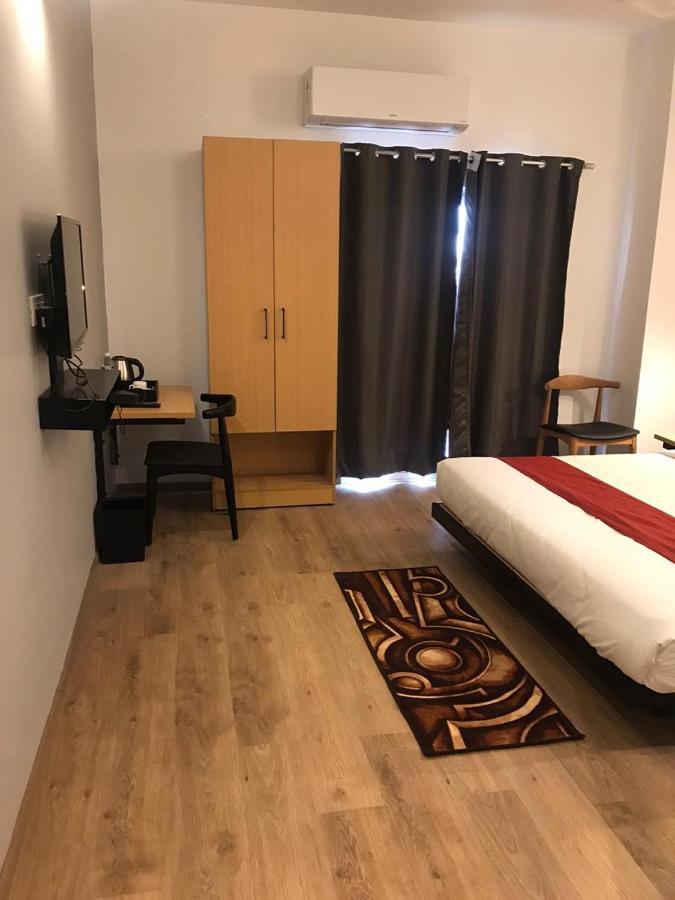 Hotel Aarkay Palace Badarpur ภายนอก รูปภาพ
