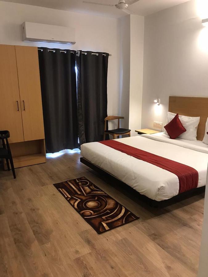 Hotel Aarkay Palace Badarpur ภายนอก รูปภาพ