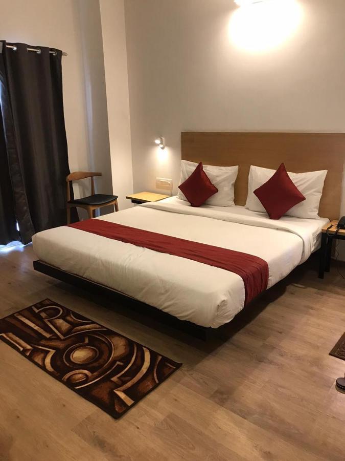 Hotel Aarkay Palace Badarpur ภายนอก รูปภาพ