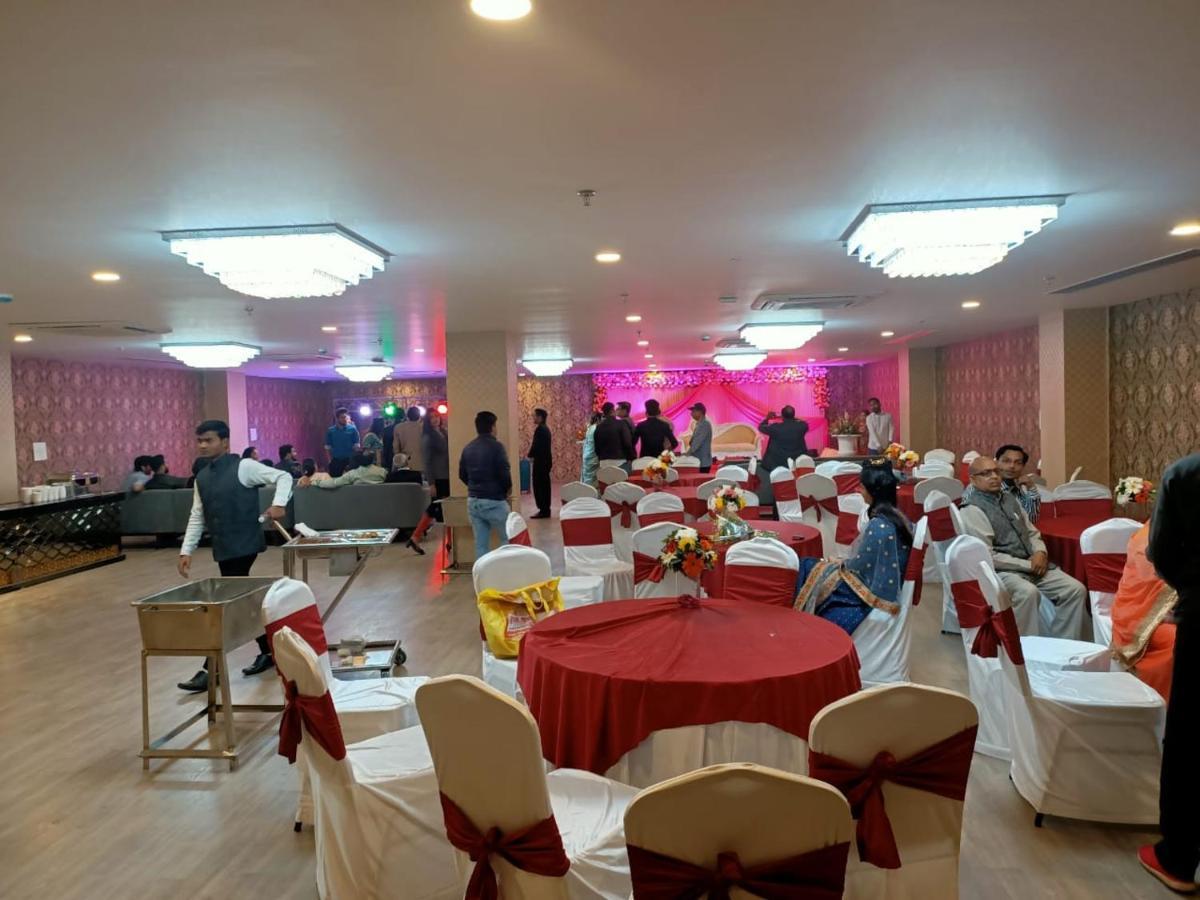 Hotel Aarkay Palace Badarpur ภายนอก รูปภาพ