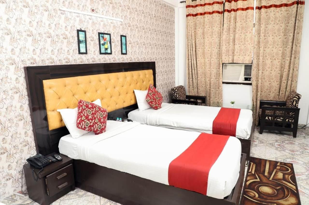 Hotel Aarkay Palace Badarpur ภายนอก รูปภาพ