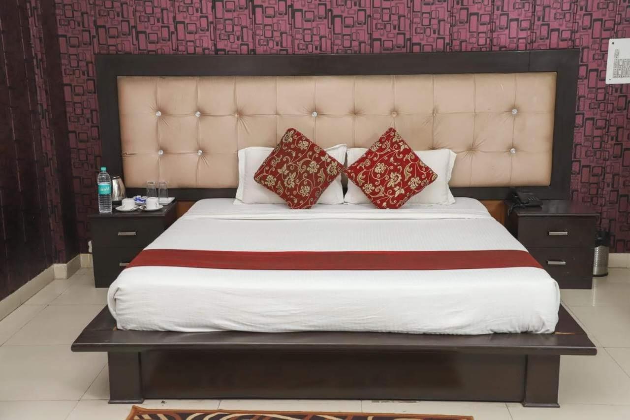 Hotel Aarkay Palace Badarpur ภายนอก รูปภาพ